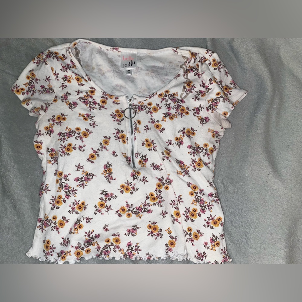 Belle du Jour size medium. crop top. floral print.